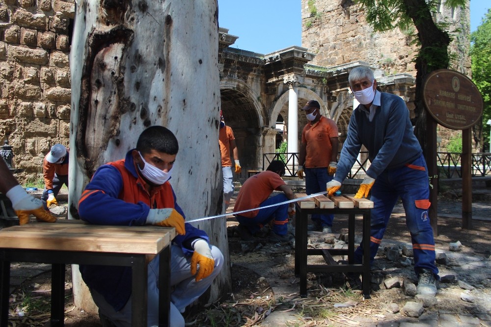 Antalya’da banklara korona virüs düzenlemesi 