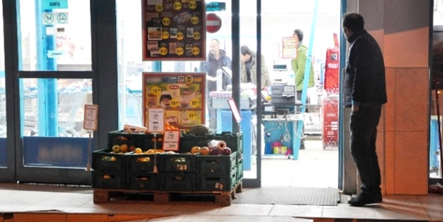 Antalya'da bıçaklı soygun!