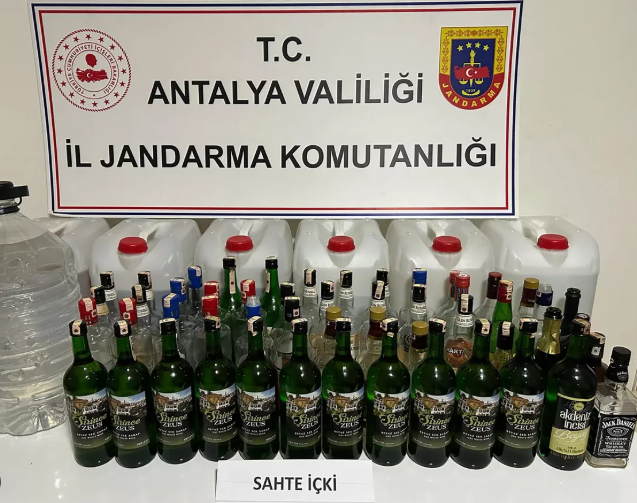 Antalya'da binlerce litre sahte içki ele geçirildi 3 kişi tutuklandı