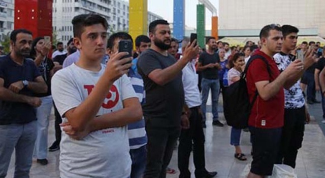 Antalya'da boş ayakkabı kutusu tramvay seferlerini durdurdu