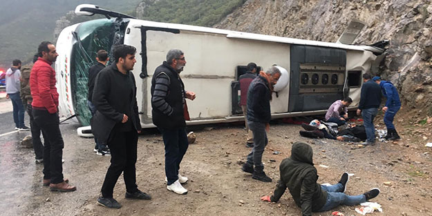 Antalya'da can pazarı! Yolcu otobüsü kaza yaptı