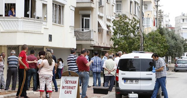 Antalya'da cinnet getiren amca kan döktü