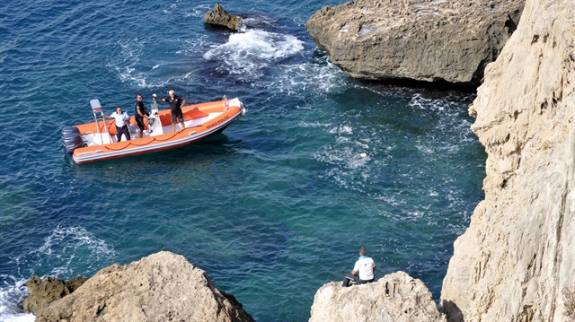 Antalya'da denizi seyretmek isteyen kadın falezlerden düştü