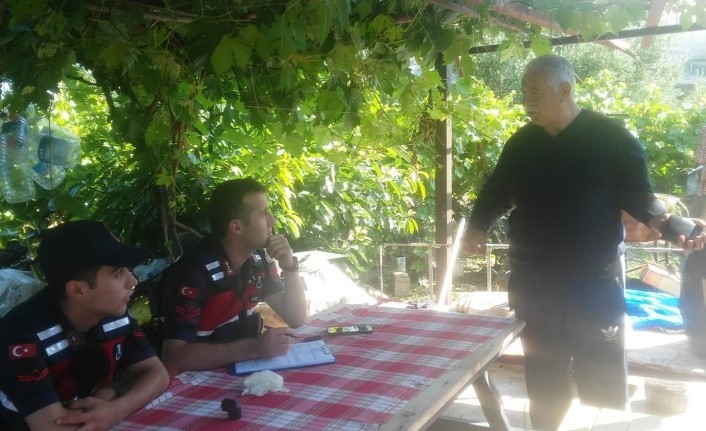 Antalya’da ev sahibi uyurken sinekliği bile çaldılar 