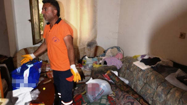 Antalya'da evden 5 kamyon çöp çıkarıldı