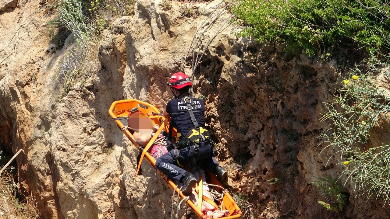 Antalya'da faciadan dönüldü! Manzara izlemek isterken 15 metre yuvarlandı