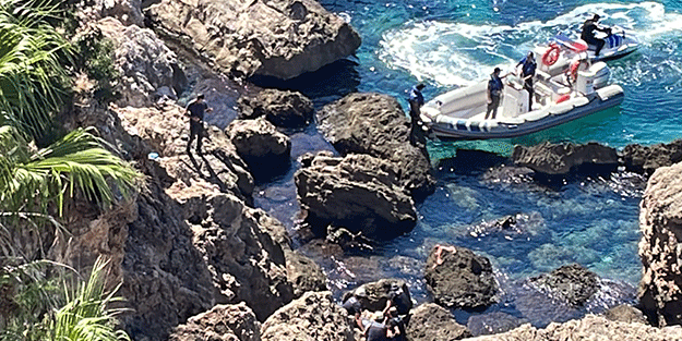 Antalya'da falezlerden düşen kişi, itfaiye ve deniz polisince kurtarıldı