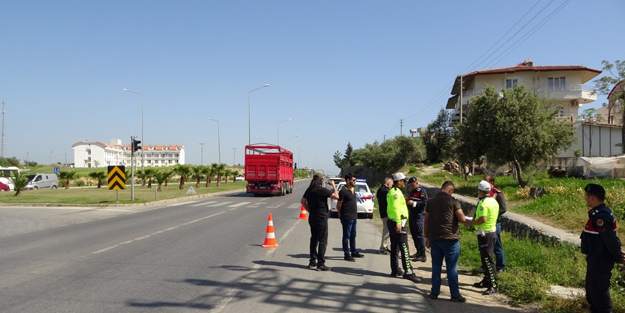 Antalya'da feci kaza! Genç kız çarpmanın etkisiyle metrelerce savruldu