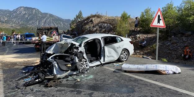 Antalya'da feci kaza: Ölüler ve yaralılar var