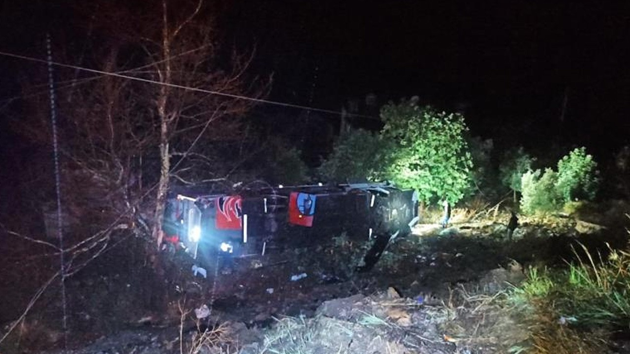 Antalya’da feci kaza! Onlarca ağır yaralı var! Yolcu otobüsü şarampole uçtu