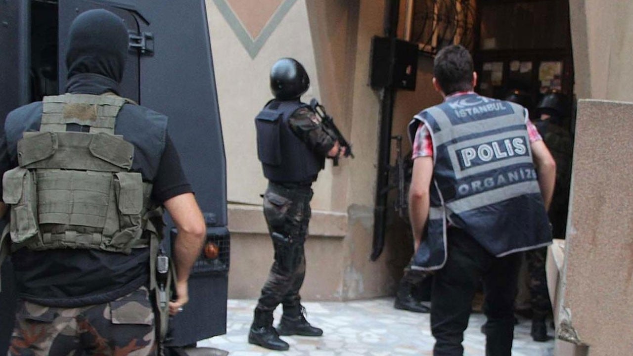 Antalya'da film gibi soygun: ‘Polis operasyonu’ süsü verip 4 milyon dolar çaldılar