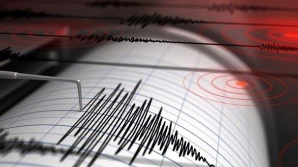 Gece saatlerinde korkutan deprem... Antalya sallandı