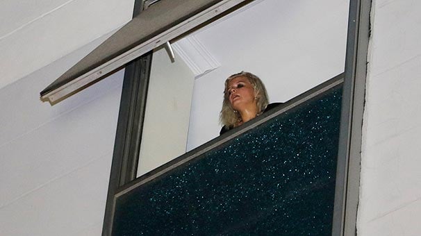 Antalya'da genç kız 2 saat boyunca mahsur kaldı! Böyle yardım istedi