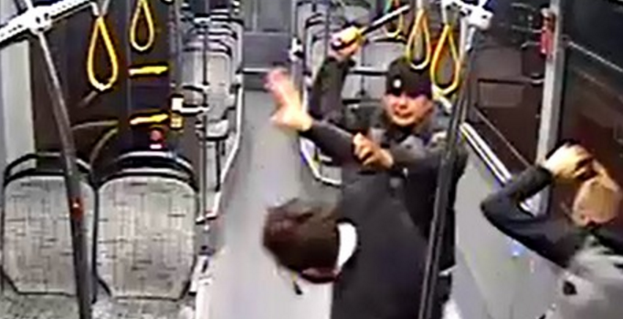 Antalya'da halk otobüsünde şoföre ölümüne darp