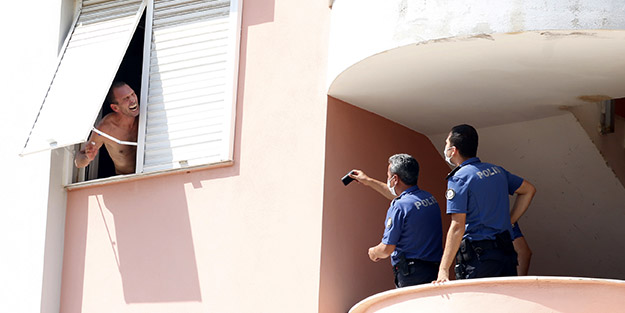 Kentte hareketli anlar! Kendisini eve kilitledi, özel harekat koçbaşıyla girdi
