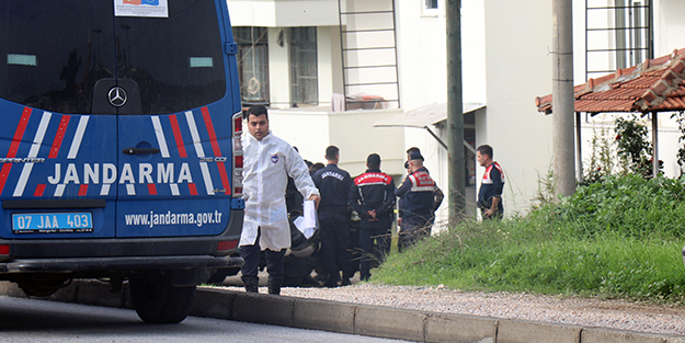 Antalya'da hareketli dakikalar! Evin etrafına patlayıcılar yerleştirdi