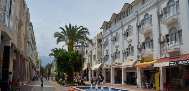 Antalya'da hırsızlık yapan 4 Rus...