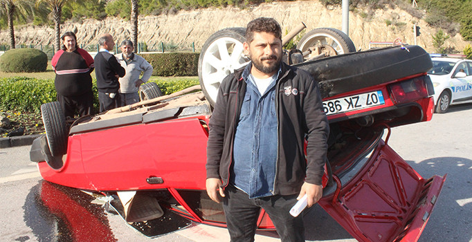 Antalya'da hurdaya dönen araçtan burnu kanamadan çıktı