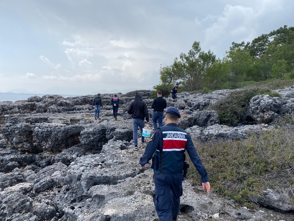 Antalya’da jandarma ekipleri sahilleri denetledi 