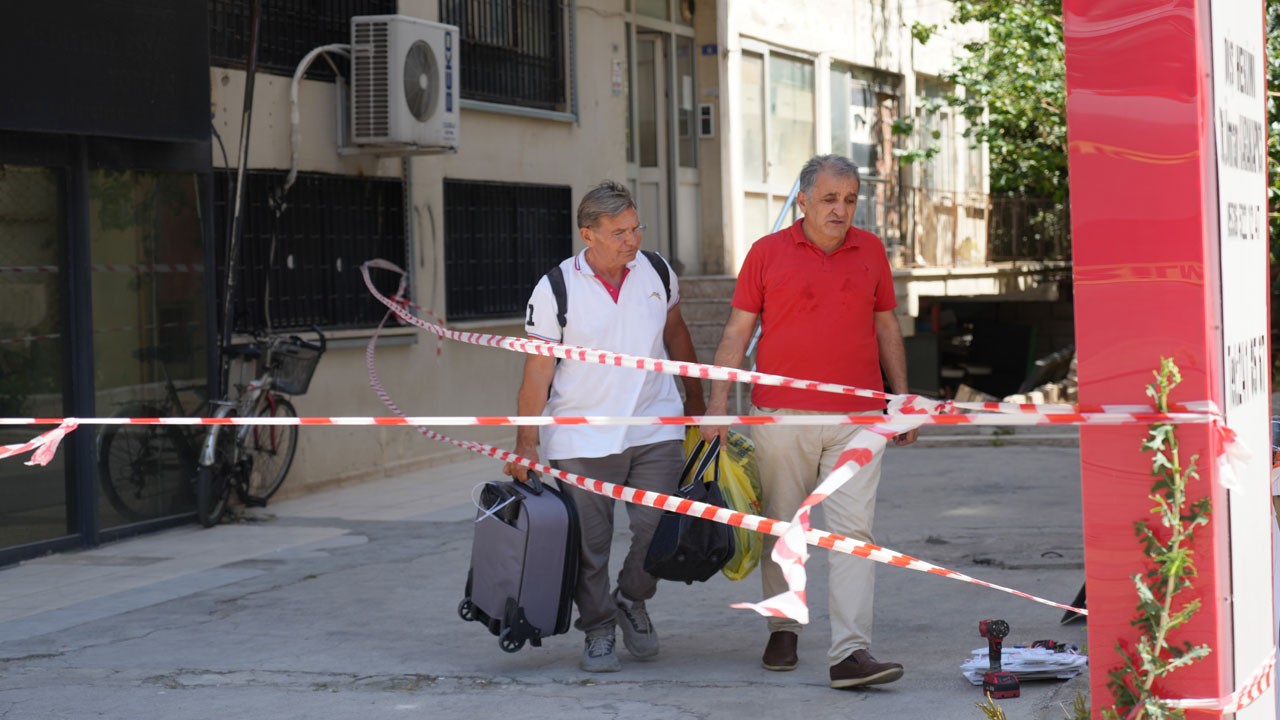 Antalya'da kabus anları! Kolon parçalandı, bina boşaltıldı