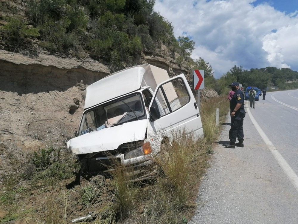 Antalya’da kamyonet kazası: 1 yaralı 
