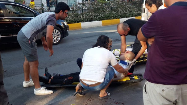 Antalya'da kamyonete çarptı! Savrulup yolun ortasına düştü