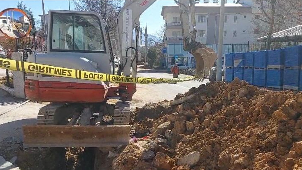 Antalya’da kan donduran kaza! Kepçe operatörü işçiyi ezdi
