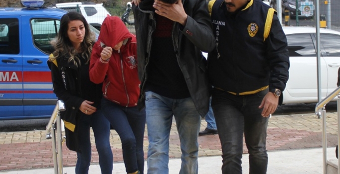 Antalya'da kapkaç yapan çift yakalandı