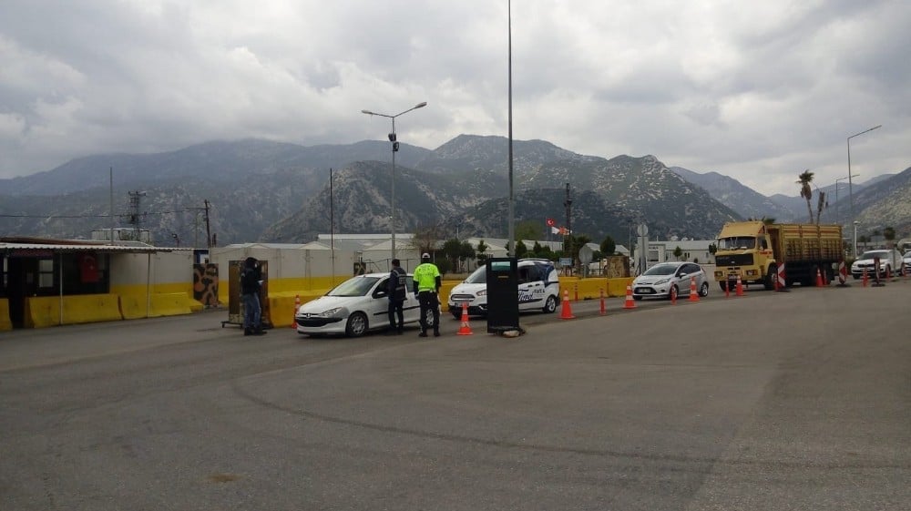 Antalya’da karantinayı ihlal eden 83 kişiye 261 bin TL ceza 