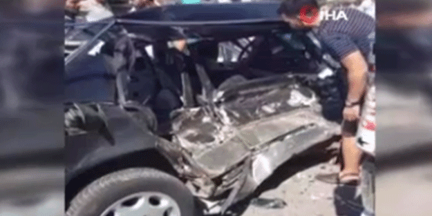Antalya'da kaza! Baba oğul araç içinde sıkıştı