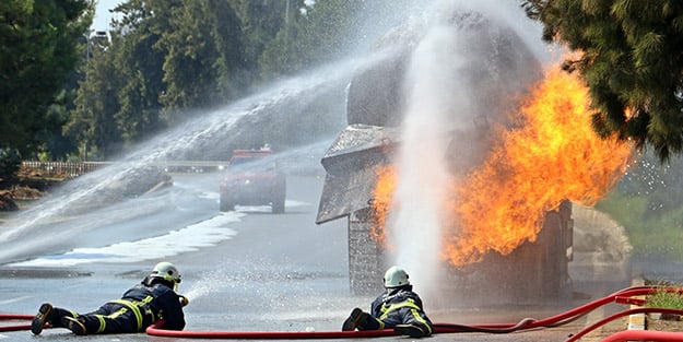 Antalya'da korku dolu saatler! LPG tankeri 7,5 saattir aralıksız yanıyor