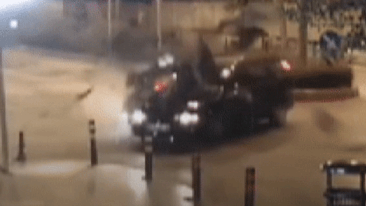 Antalya'da korkunç kaza: Otomobille çarpışan motosikletteki 2 kişi havaya uçup metrelerce sürüklendi!