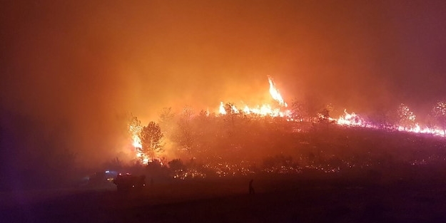 Antalya'da büyük yangın! Çok sayıda ekip bölgede