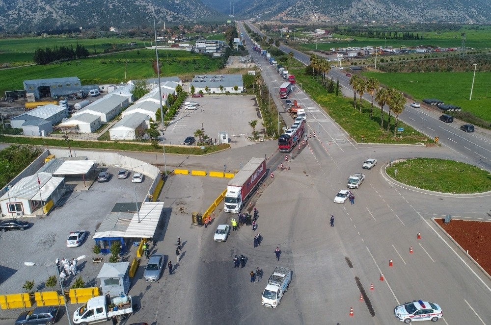 Antalya’da korona yasağına uymayanlara ceza yağdı 