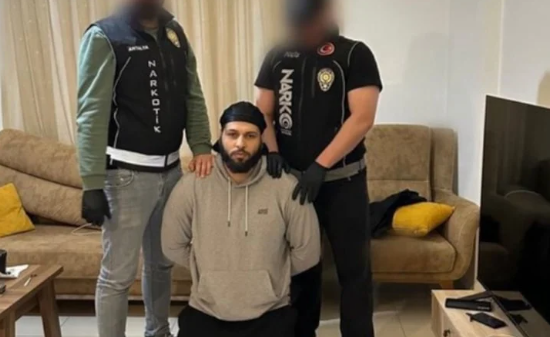 Antalya'da kritik operasyon: Kırmızı bültenle aranan Danimarkalı suç makinesi yakalandı