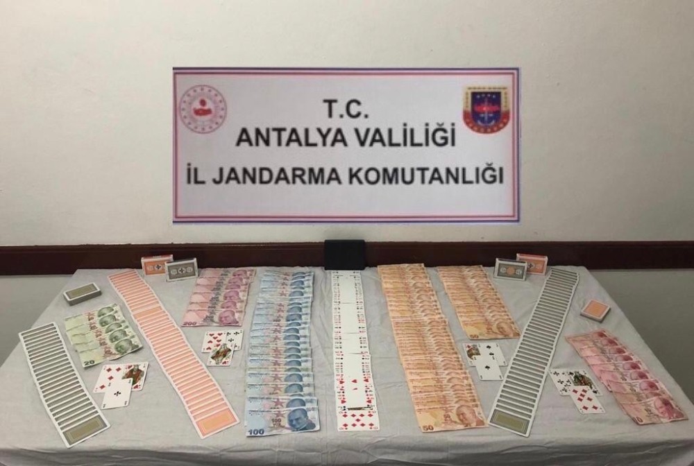Antalya’da kumar oynayan 7 şahsa 33 bin lira ceza 