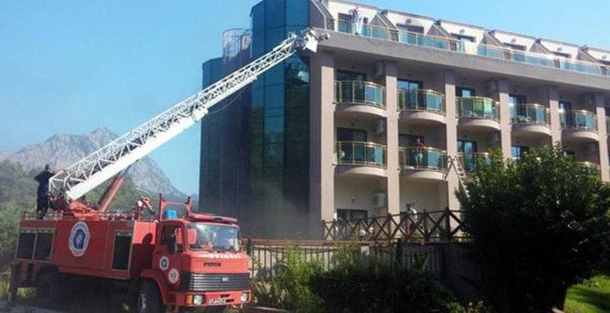 Antalya’da lüks otelde yangın