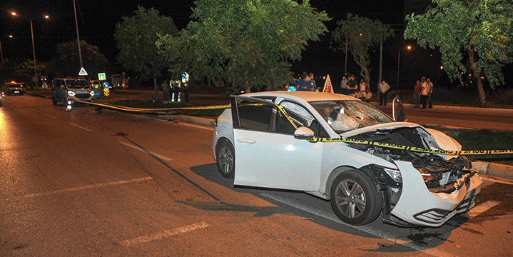 Antalya'da otomobil ile elektrikli bisiklet çarpıştı: 2 ölü