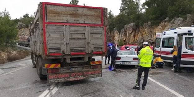 Antalya'da feci kaza: 1 ölü, 1 yaralı