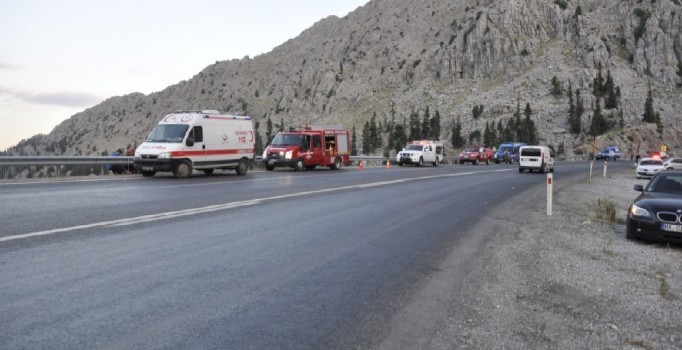 Antalya'da otomobil şarampole uçtu: 2 ölü, 2 yaralı