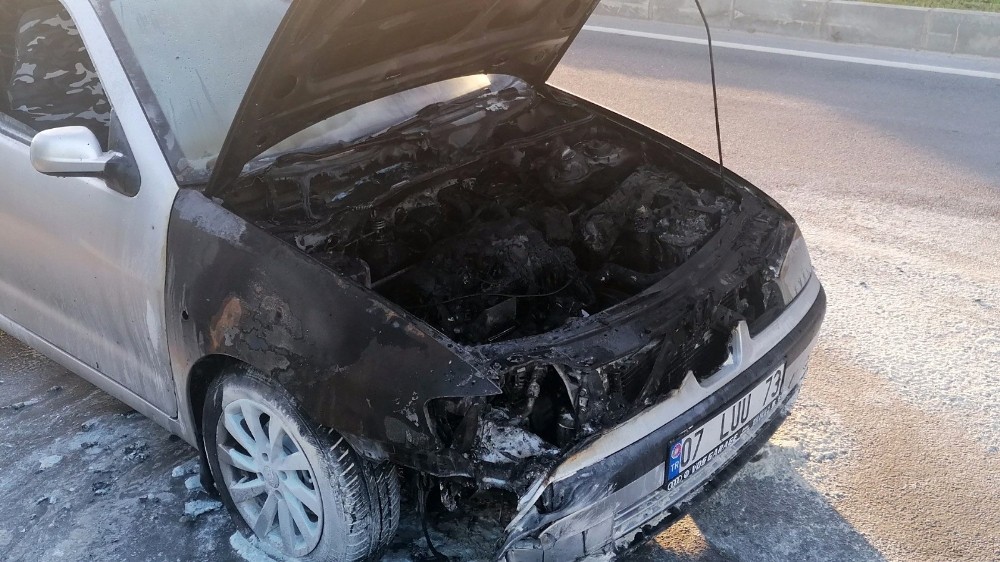 Antalya’da otomobil yangını 