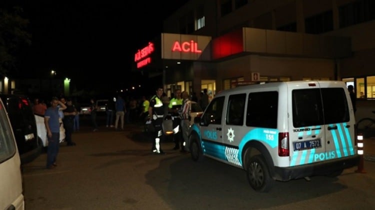 Antalya’da otomobilin çarptığı kadın polis ağır yaralandı