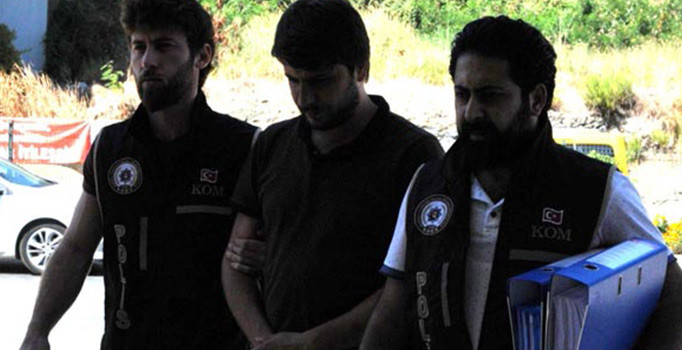 Antalya'da para için babasının boğazını kesti