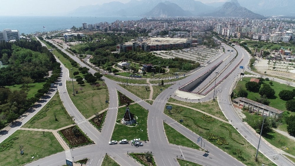 Antalya’da polis kenti havadan denetledi 