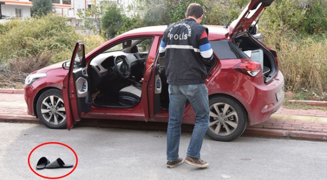 Antalya’da polise yakalanınca terliklerini bırakıp kaçtı!