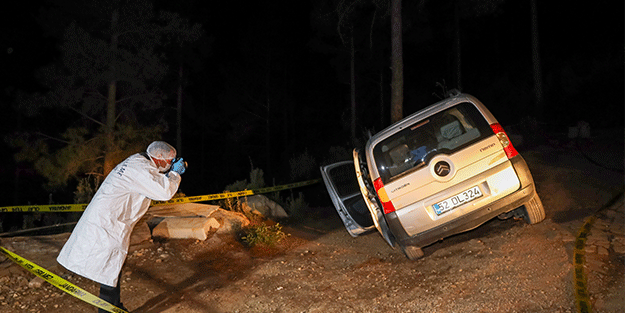 Antalya'da rampada lastiğine tuğla koyduğu kamyonetin altında kalan sürücü öldü