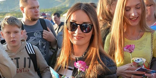 Antalya'da rezalet! Turistleri kapı dışarı ettiler