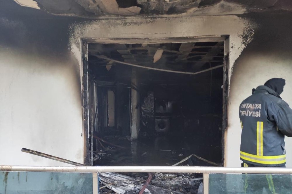 Antalya’da rezidans yangını 
