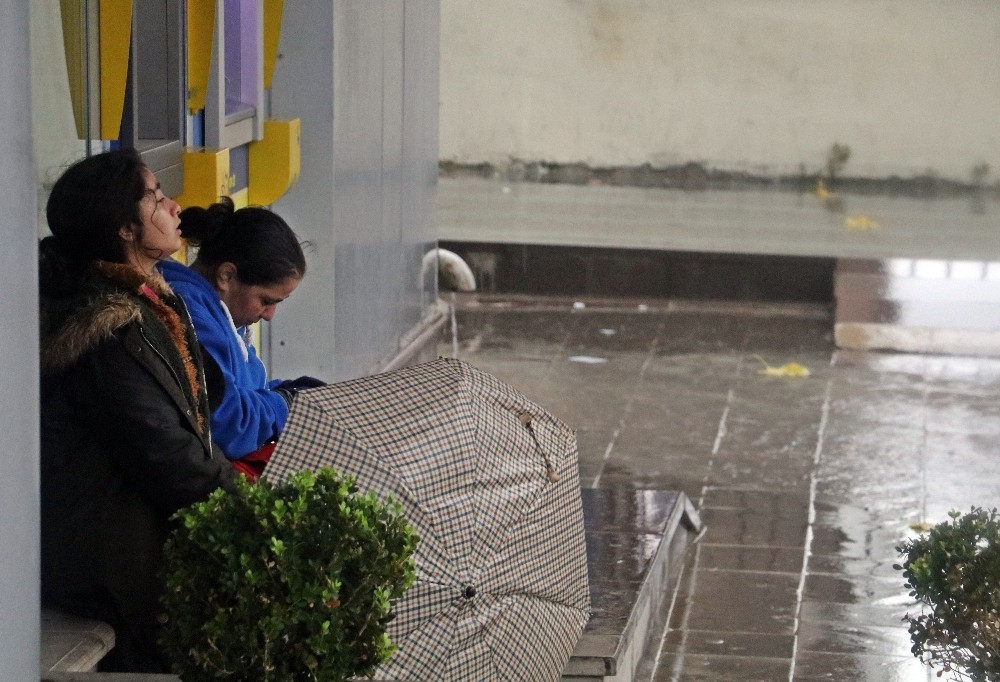 Antalya’da sağanak etkili oldu 