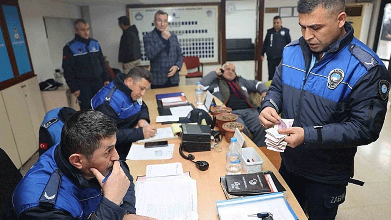 Antalya'da şaşırtıcı dilenci operasyonu! Topladığı paralar bebek arabasında bulundu!